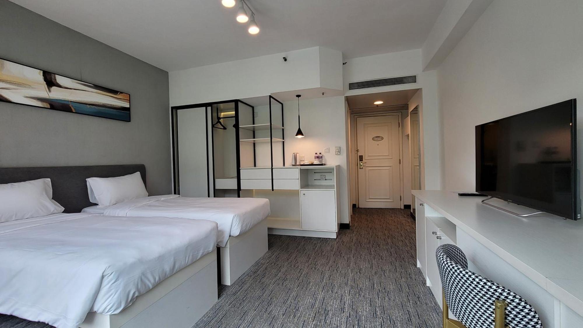 Grand Bay View Hotel Hong Kong Exterior photo